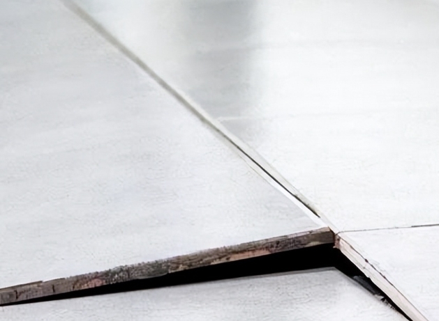 塔城瓷砖空鼓维修公司专业分享瓷砖空鼓是由多种因素共同作用导致的，主要包括以下几个方面